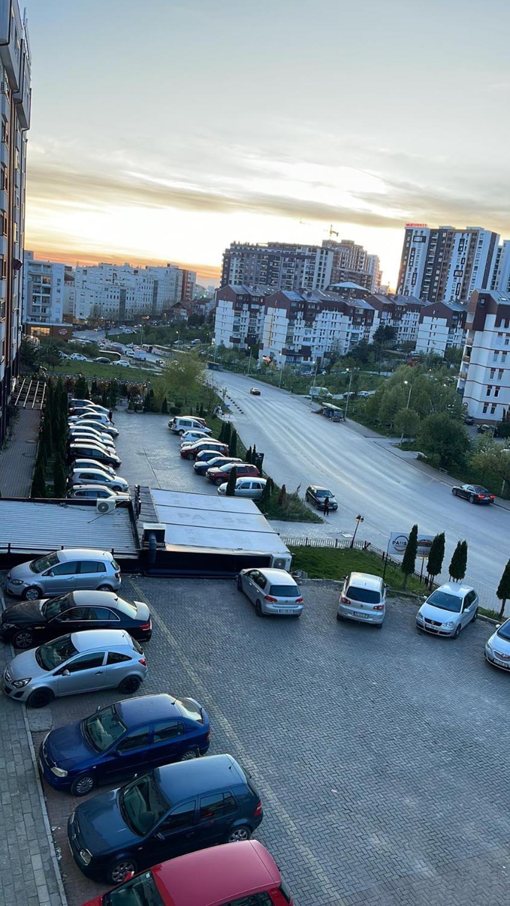 Gray Apartment 1 Pristina Buitenkant foto